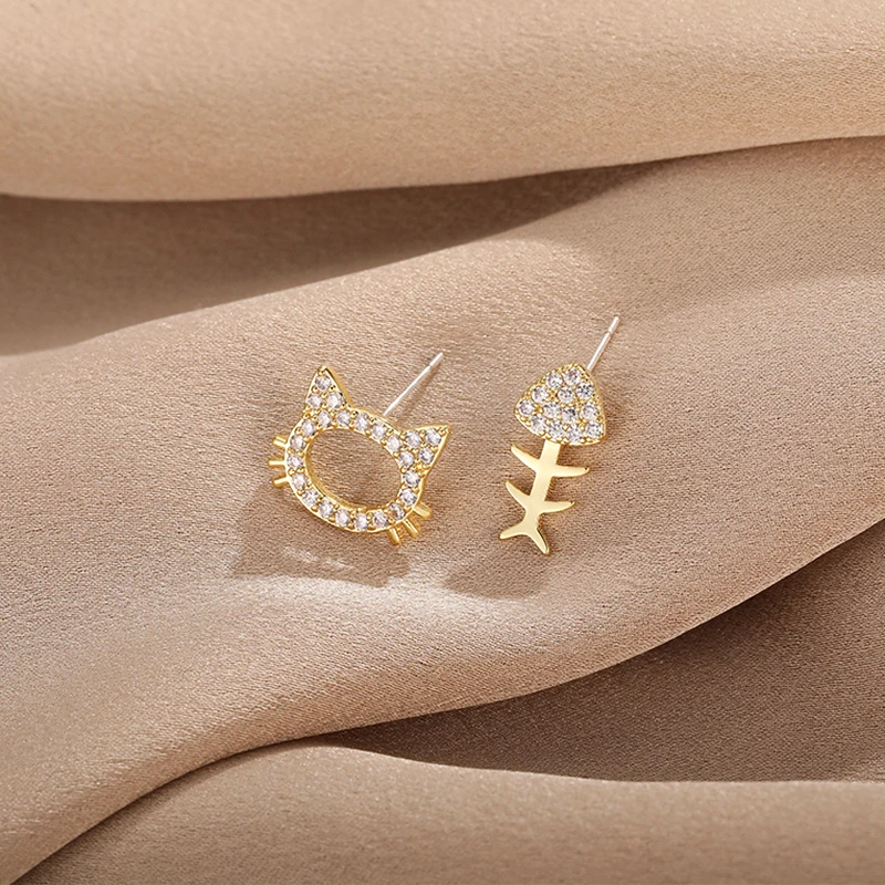 2021 Korean Fashion Asymmetrical Fishbone and Kitten Earrings for Women Temperament Jewelry Zircon Piercing S925 Needle Ins Hot