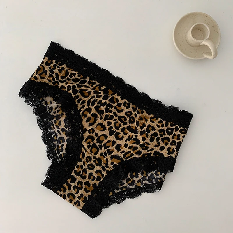 Lace Low Waist Sexy Leopard Briefs Cotton Bottom Crotch Shorts Women's Panties Comfortable Buttocks Thongs 2021 Summer New
Lace Low Waist Sexy Leopard Briefs Cotton Bottom Crotch Shorts Women's Panties Comfortable Buttocks Thongs 2021 Summer New