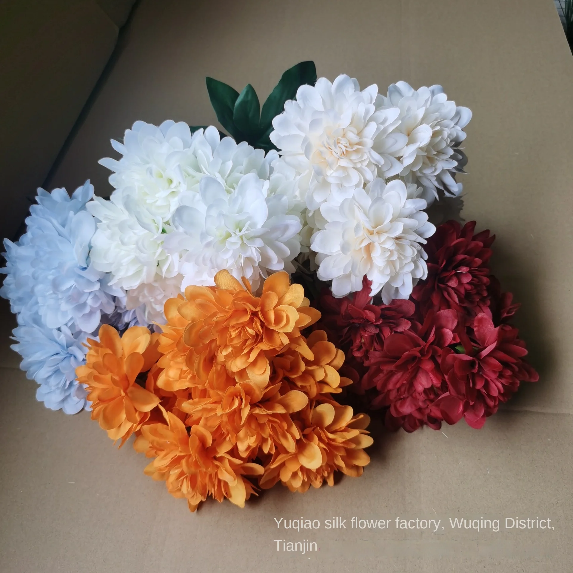 9 head Calendula, dahlia, rose, peony, road guide, bottom bouquet, fake flower, decorative bouquet
9 head Calendula, dahlia, rose, peony, road guide, bottom bouquet, fake flower, decorative bouquet