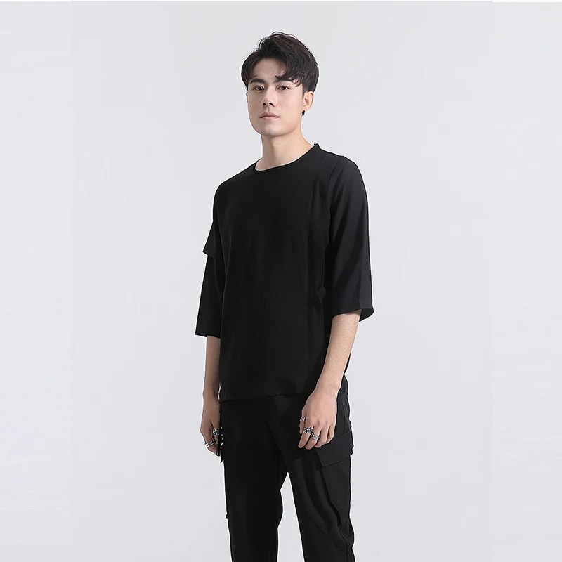 Dark-colored short-sleeved tee with irregular stitching Zipper
Dark-colored short-sleeved tee with irregular stitching Zipper