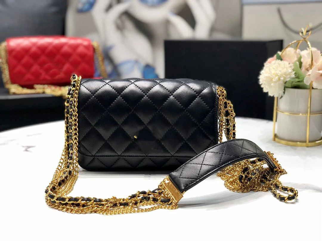 Bag women 2020 new temperament one-shoulder diagonal bag small fragrance fashion wild rhombus wild goddess bag chain bag
Bag women 2020 new temperament one-shoulder diagonal bag small fragrance fashion wild rhombus wild goddess bag chain bag