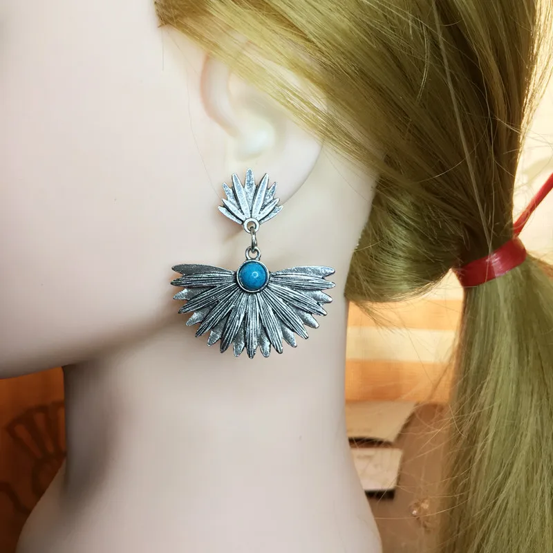 Summer 2021 Women's Fan Leaf Earrings Retro Exaggerated Unique Style Traditional Metal Ear Pendant Dating Dinner Party Gift
Summer 2021 Women's Fan Leaf Earrings Retro Exaggerated Unique Style Traditional Metal Ear Pendant Dating Dinner Party Gift