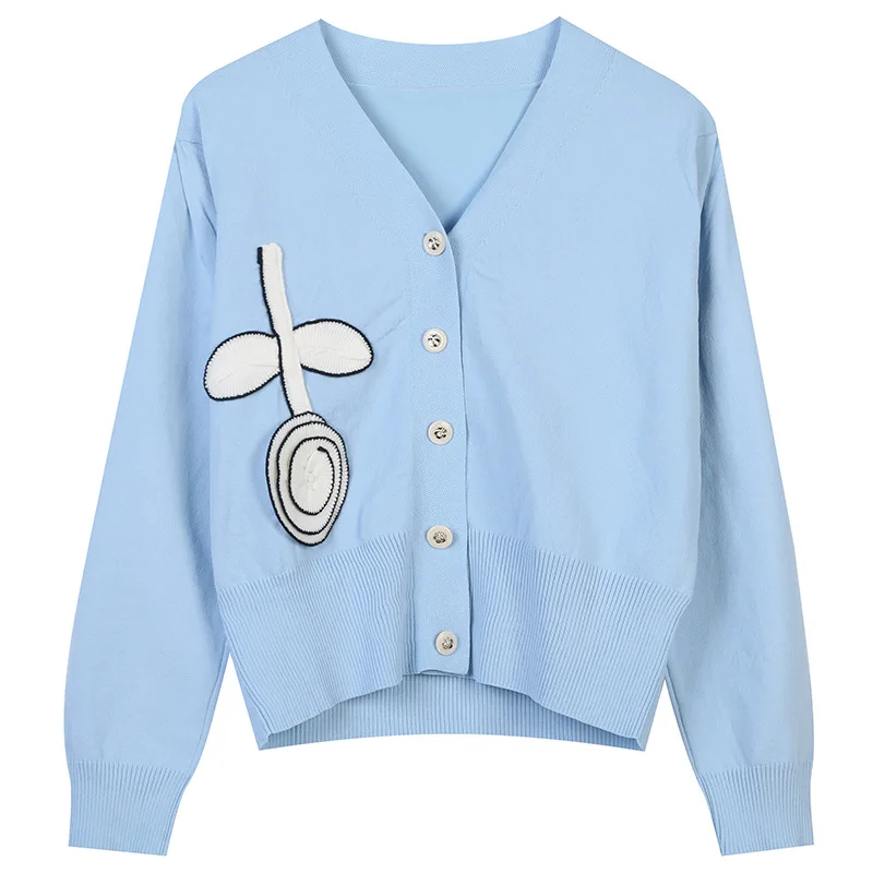 Женский трикотажный свитер с V-образным вырезом и цветочным принтом
Женский трикотажный свитер с V-образным вырезом и цветочным принтом