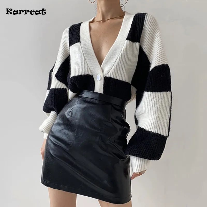 Karrcat Vintage Checkerboard Plaid Cardigan Korean Style Sexy Deep V-neck Knitted Ribbed Cardigans Ladies Elegant Black Sweater
Karrcat Vintage Checkerboard Plaid Cardigan Korean Style Sexy Deep V-neck Knitted Ribbed Cardigans Ladies Elegant Black Sweater