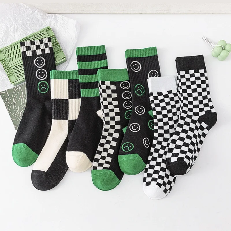 1 Pair New Arrival Checkerboard Cotton Women Men Middle Tube Sock Black Green Striped Smile Sporty Retro Harajuku Casual Socks
1 Pair New Arrival Checkerboard Cotton Women Men Middle Tube Sock Black Green Striped Smile Sporty Retro Harajuku Casual Socks