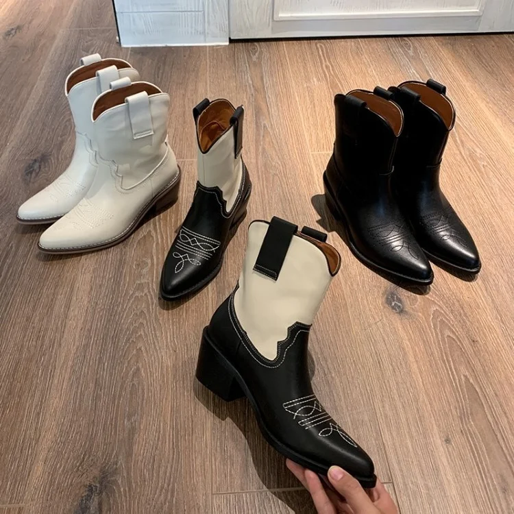 Autumn and winter 2020 new short boots women's pointed thick heel cowhide short leather boots high heels fashion boots
Autumn and winter 2020 new short boots women's pointed thick heel cowhide short leather boots high heels fashion boots