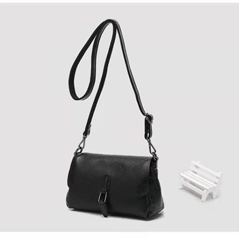 The first layer of cowhide handbags 2021 new leather shoulder messenger bag fashion all-match texture diagonal handbag
The first layer of cowhide handbags 2021 new leather shoulder messenger bag fashion all-match texture diagonal handbag