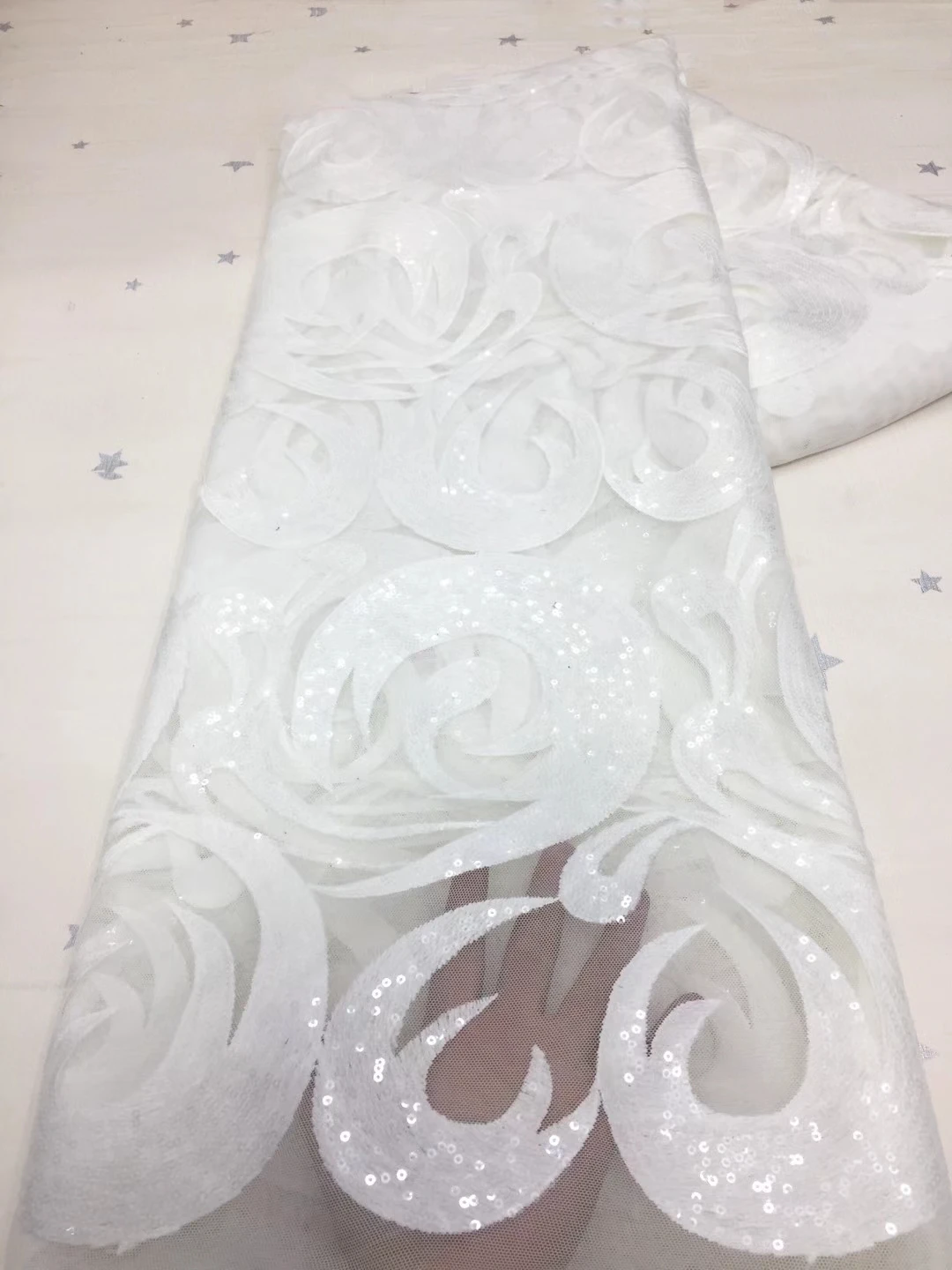 White 2020 African Cord Lace Fabrics Embroidery French high quality lace Guipure Cord lace fabric with Sequins
White 2020 African Cord Lace Fabrics Embroidery French high quality lace Guipure Cord lace fabric with Sequins