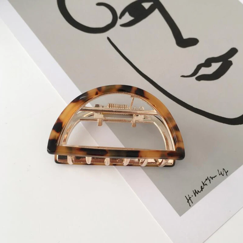New Top Fashion Semicircle Acetate Hair Claws Women Girl Geometric Gold Hair Claw Clamps Hair Crab Clip Hairpin Hair Accessories
New Top Fashion Semicircle Acetate Hair Claws Women Girl Geometric Gold Hair Claw Clamps Hair Crab Clip Hairpin Hair Accessories