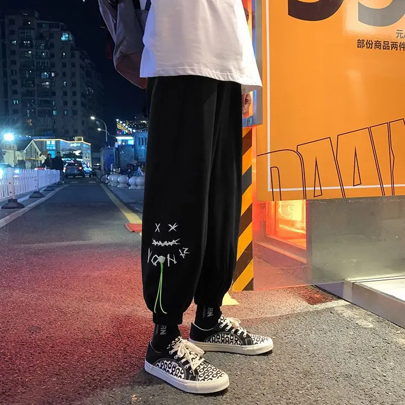 Hiphop Pants men trousers 2021summer thin Harajuku style loose-fitting sports pants trendy high street fashion casual trousers
Hiphop Pants men trousers 2021summer thin Harajuku style loose-fitting sports pants trendy high street fashion casual trousers