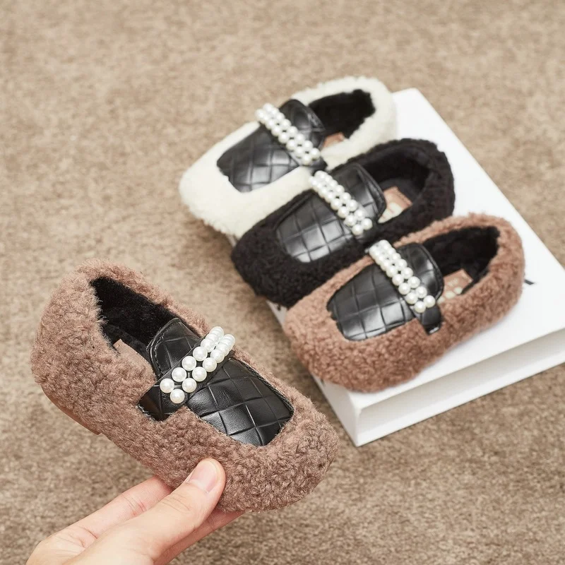 2022 Winter Korean New Thick Cotton PU with Pearls Chic Moccasin Shoes Flat Plush Shallow Boat Shoes Kids Fashion Casual Shoes
2022 Winter Korean New Thick Cotton PU with Pearls Chic Moccasin Shoes Flat Plush Shallow Boat Shoes Kids Fashion Casual Shoes