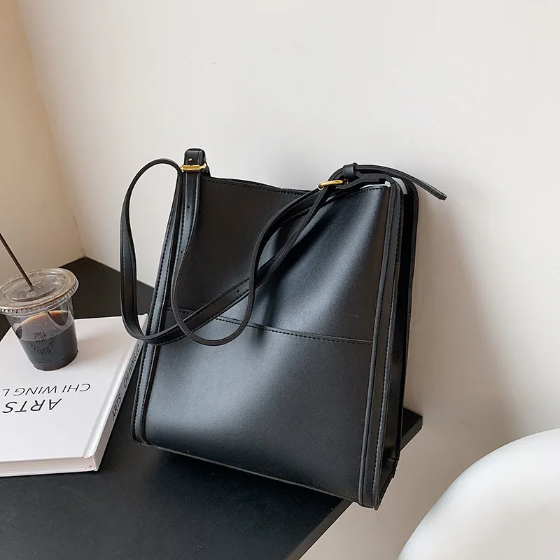Large Capacity Large Bag Women's Shopping Bag 2021 Winter New Fashion Shoulder Bag Simple Commuter Armpit Tote Bag
Large Capacity Large Bag Women's Shopping Bag 2021 Winter New Fashion Shoulder Bag Simple Commuter Armpit Tote Bag