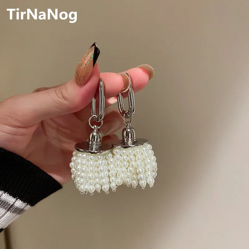 South Korea Retro Baroque Imitation Pearl Tassel Earrings Exaggerated Fashion Luxury Metal Earrings Women Jewelry Gifts
South Korea Retro Baroque Imitation Pearl Tassel Earrings Exaggerated Fashion Luxury Metal Earrings Women Jewelry Gifts