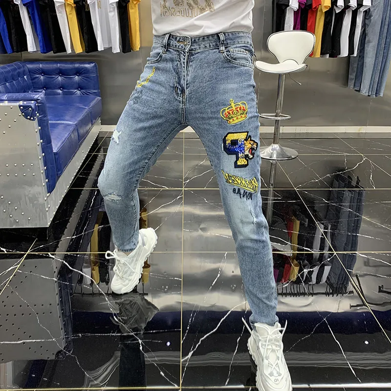 European Designer Jeans 2021 New Spring Sequins Jeans Men's Crown Embroidery Denim Jeans Men Korean Fashion Brand Slim Jeans Men
European Designer Jeans 2021 New Spring Sequins Jeans Men's Crown Embroidery Denim Jeans Men Korean Fashion Brand Slim Jeans Men
