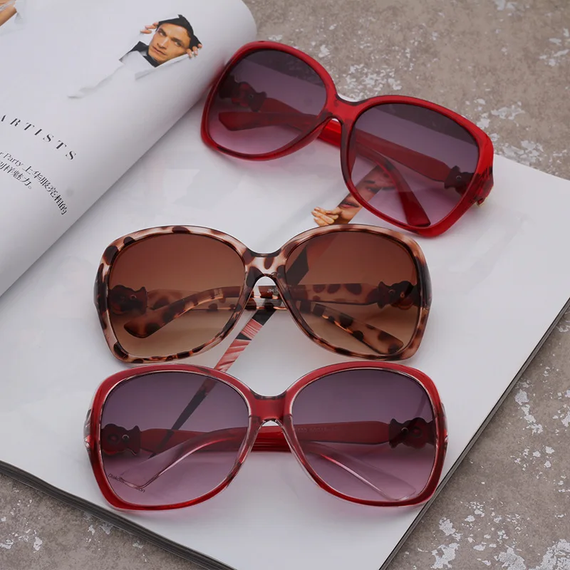 Female Prismatic Eyewear Luxury Brand Design Sunglasses Women Ladies Elegant Big Sun Glasses Retro De Sol Shades UV400
Female Prismatic Eyewear Luxury Brand Design Sunglasses Women Ladies Elegant Big Sun Glasses Retro De Sol Shades UV400