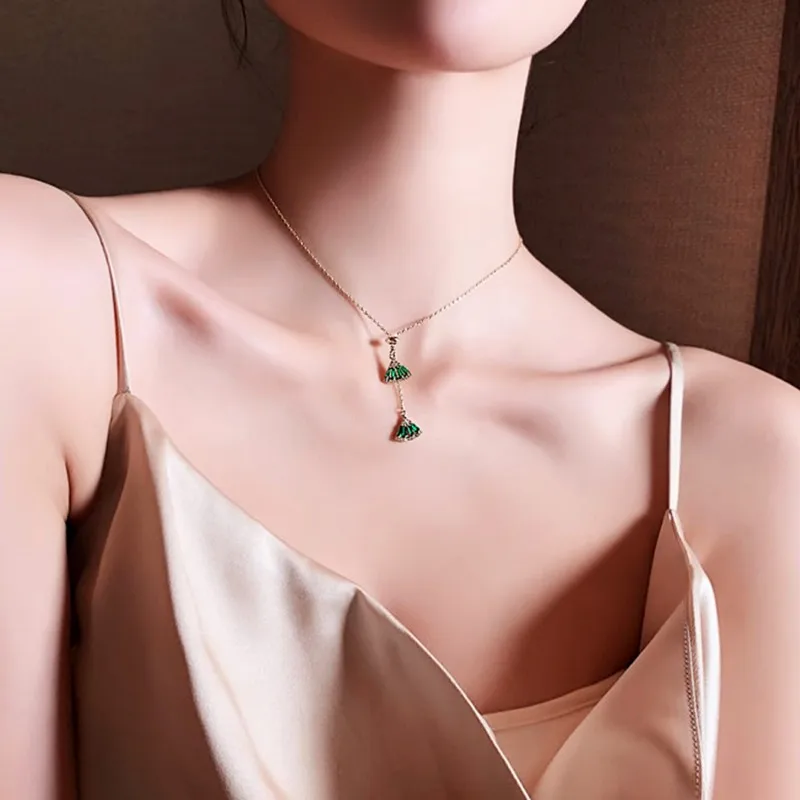 ARLIE Fashion Charm Green Zircon Crystal Fan-shaped Geometric Necklace For Women Elegant Party Ladies Pendant Necklace Jewelry 
ARLIE Fashion Charm Green Zircon Crystal Fan-shaped Geometric Necklace For Women Elegant Party Ladies Pendant Necklace Jewelry