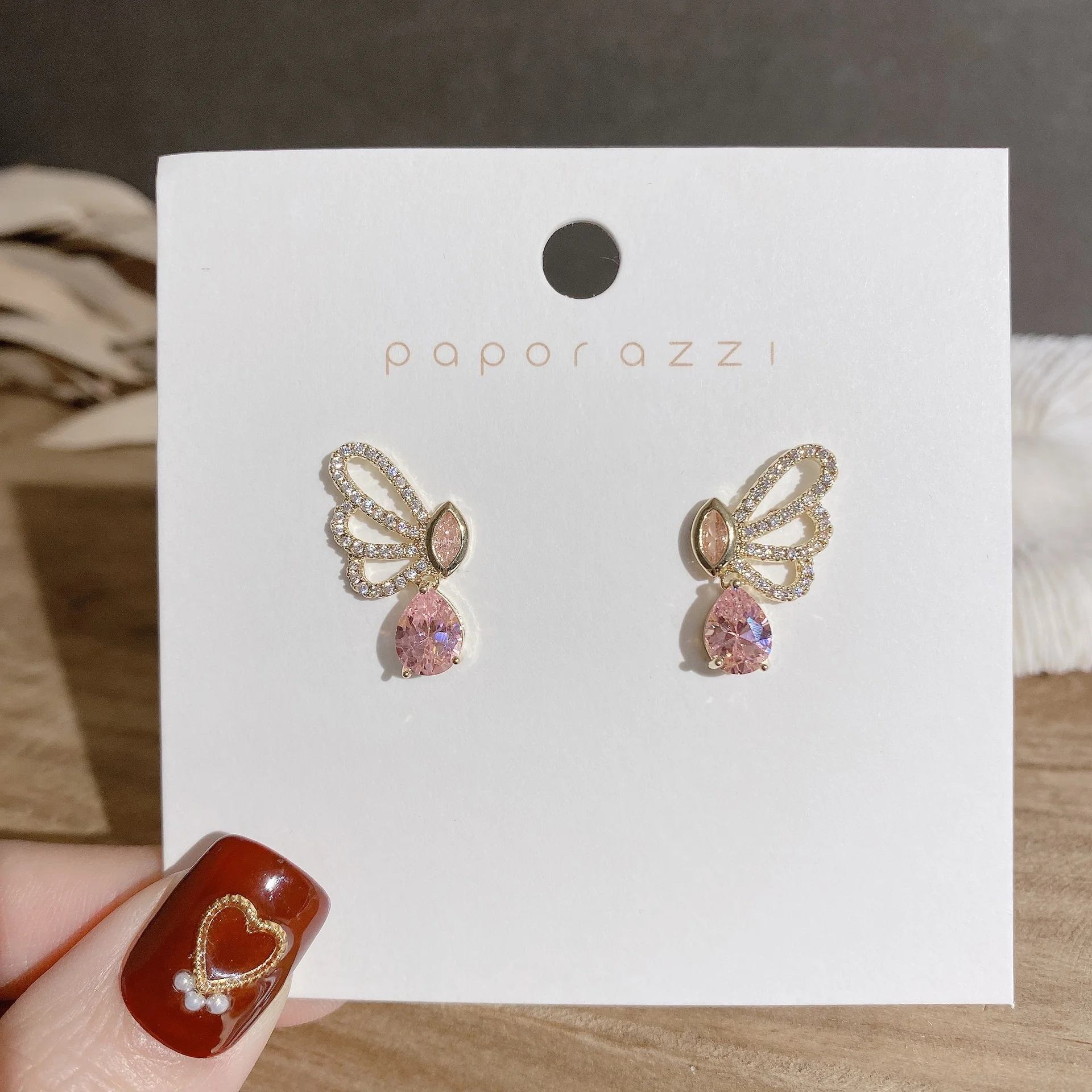 Silver Needle Micro Inlaid Colorful Zircon Earrings Women's Creative Design Wings Stud Earclip Personality Earrings
Silver Needle Micro Inlaid Colorful Zircon Earrings Women's Creative Design Wings Stud Earclip Personality Earrings