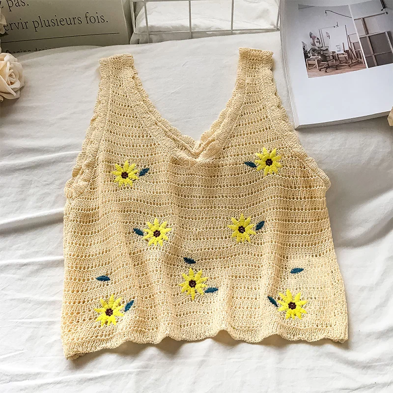 EBAIHUI Chrysanthemum Embroidery Kint T Shirt Vest Loose Streetwear V Neck Kintting Pullover Chic Female Harajuku Tops Summer
EBAIHUI Chrysanthemum Embroidery Kint T Shirt Vest Loose Streetwear V Neck Kintting Pullover Chic Female Harajuku Tops Summer