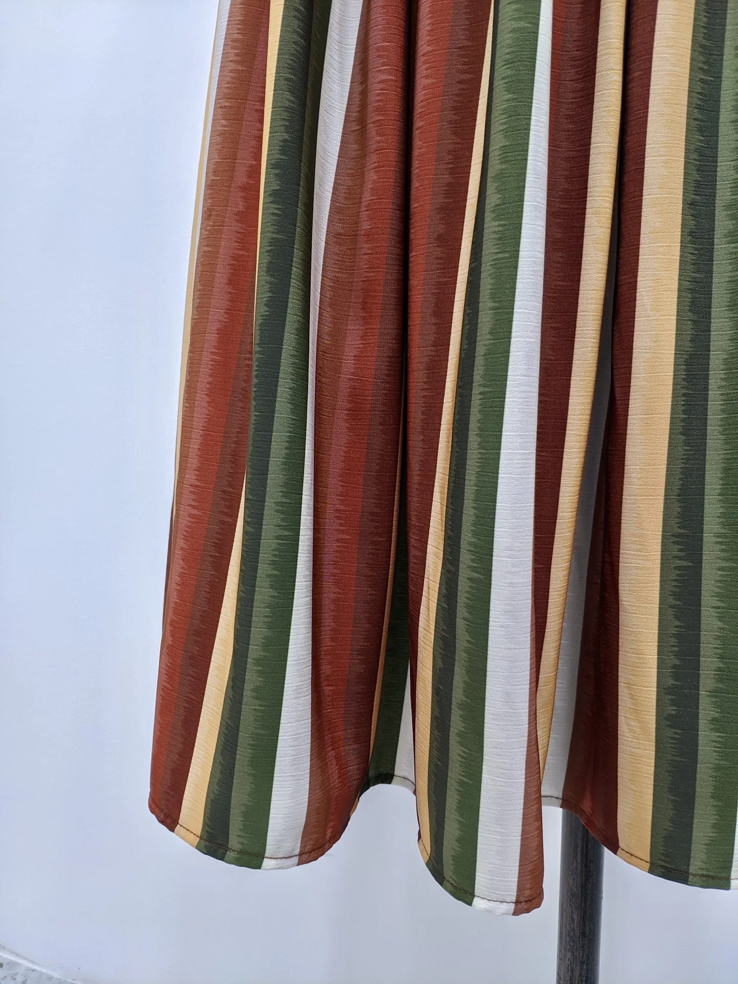 High Qaulity Women Commuter Color Striped Pleated Skirt Mid-length Skirt Elastic Waist Stitching French Cake Pleated Skirt
High Qaulity Women Commuter Color Striped Pleated Skirt Mid-length Skirt Elastic Waist Stitching French Cake Pleated Skirt