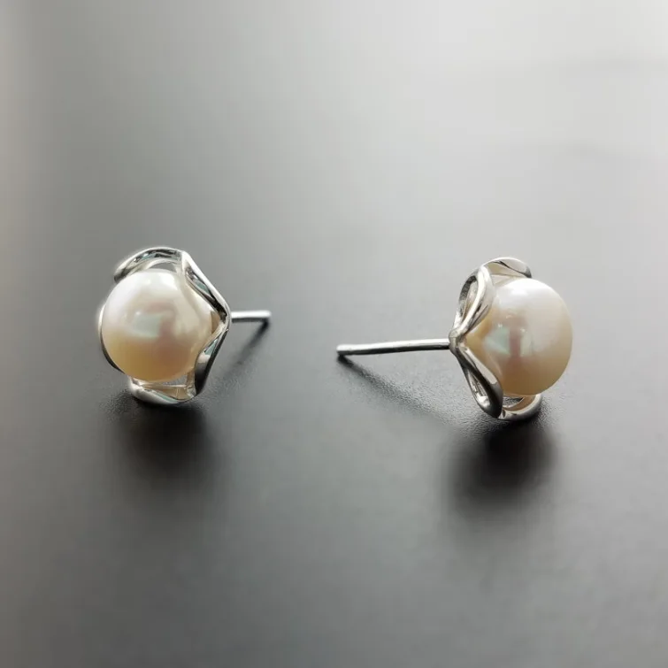 High Polished Sterling Silver Earrings Natural Freshwater Pearl Fine Jewelry for Women
High Polished Sterling Silver Earrings Natural Freshwater Pearl Fine Jewelry for Women