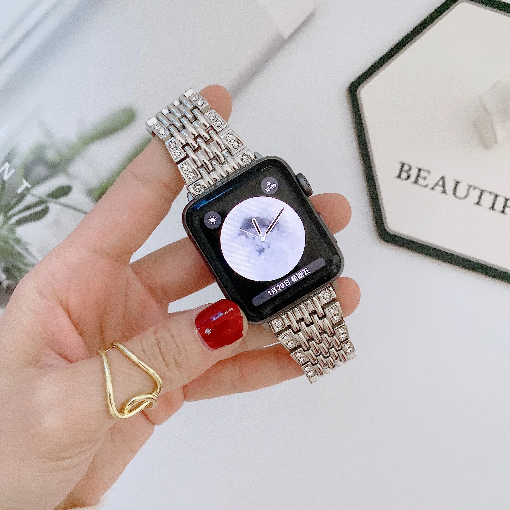 Ремешок из нержавеющей стали для Apple Watch, браслет с бриллиантами для мужчин и женщин, ремешок 44 мм 40 мм 42 мм 38 мм для Iwatch SE 6 5 4 3 2
Ремешок из нержавеющей стали для Apple Watch, браслет с бриллиантами для мужчин и женщин, ремешок 44 мм 40 мм 42 мм 38 мм для Iwatch SE 6 5 4 3 2