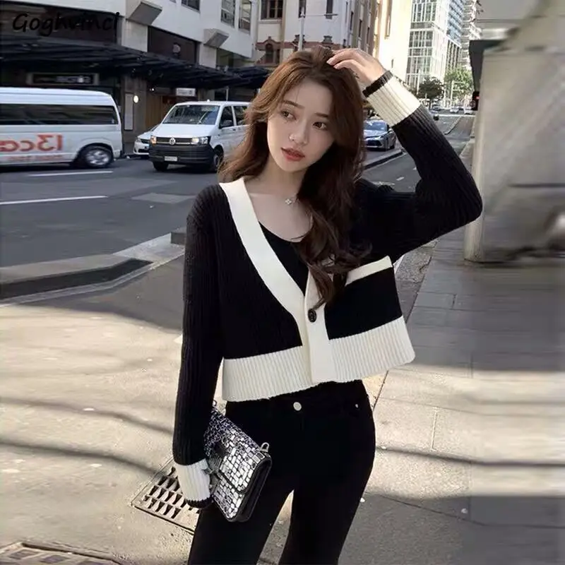 Women Cardigans Short Patchwork Sweaters Single Button V-neck Fashion Elegant Slim All-match Ulzzang Knitted Coats Temperament
Women Cardigans Short Patchwork Sweaters Single Button V-neck Fashion Elegant Slim All-match Ulzzang Knitted Coats Temperament
