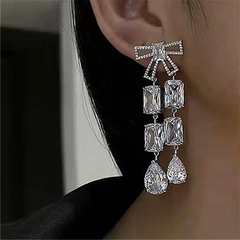 Trendy Water Drop Zircon Full Rhinestone Long Hanging Earrings Christmas S925 Silver Needle Bowkont Cute Earring Accessories
Trendy Water Drop Zircon Full Rhinestone Long Hanging Earrings Christmas S925 Silver Needle Bowkont Cute Earring Accessories