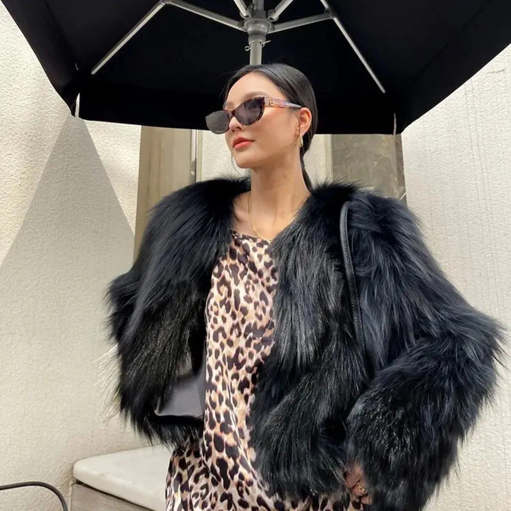 Hot Sale Winter Women's Fur Jackets Street Shiny Tassel Pendant Faux Fur Coat New Ladies High-end Short Imitation Fox Fur Coat
Hot Sale Winter Women's Fur Jackets Street Shiny Tassel Pendant Faux Fur Coat New Ladies High-end Short Imitation Fox Fur Coat