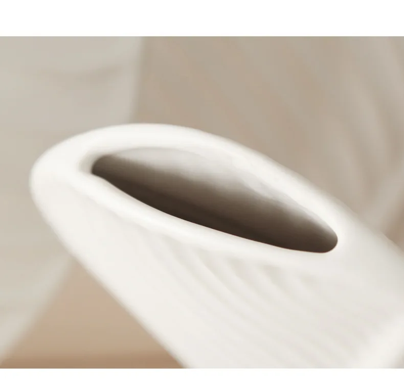 Leaf Shape Tabletop Vases for Flowers Ceramic Terrarium Containers Modern Nordic Big Flower Vase Home Decoration White Vases
Leaf Shape Tabletop Vases for Flowers Ceramic Terrarium Containers Modern Nordic Big Flower Vase Home Decoration White Vases