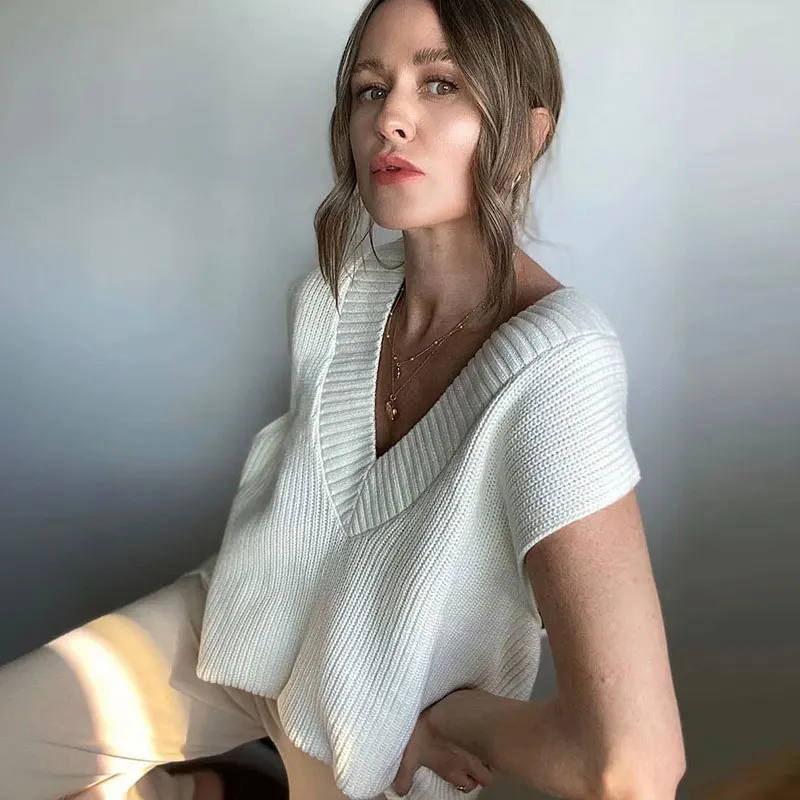 2021 All-Match Fashion Sleeveless Vest Sweater Women's Pullover Casual V-Neck Knitted Sweater Winter White Korean Sweater
2021 All-Match Fashion Sleeveless Vest Sweater Women's Pullover Casual V-Neck Knitted Sweater Winter White Korean Sweater