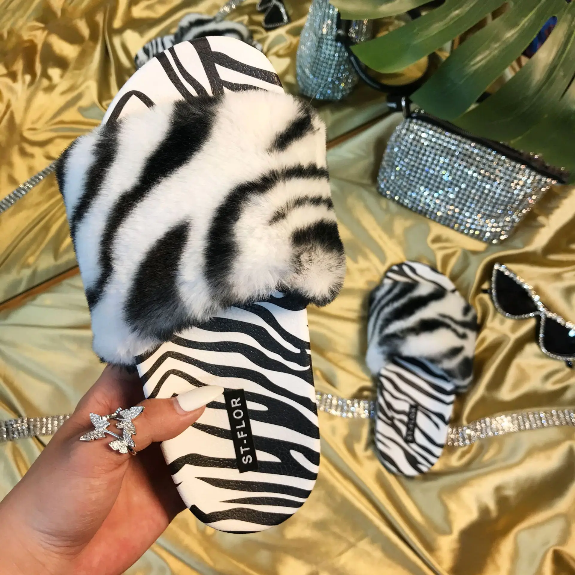 Leopard Print Fur Slippers Flat Shoes,One-line Sandals,Fashionable Slippers,Size 37-41
Leopard Print Fur Slippers Flat Shoes,One-line Sandals,Fashionable Slippers,Size 37-41