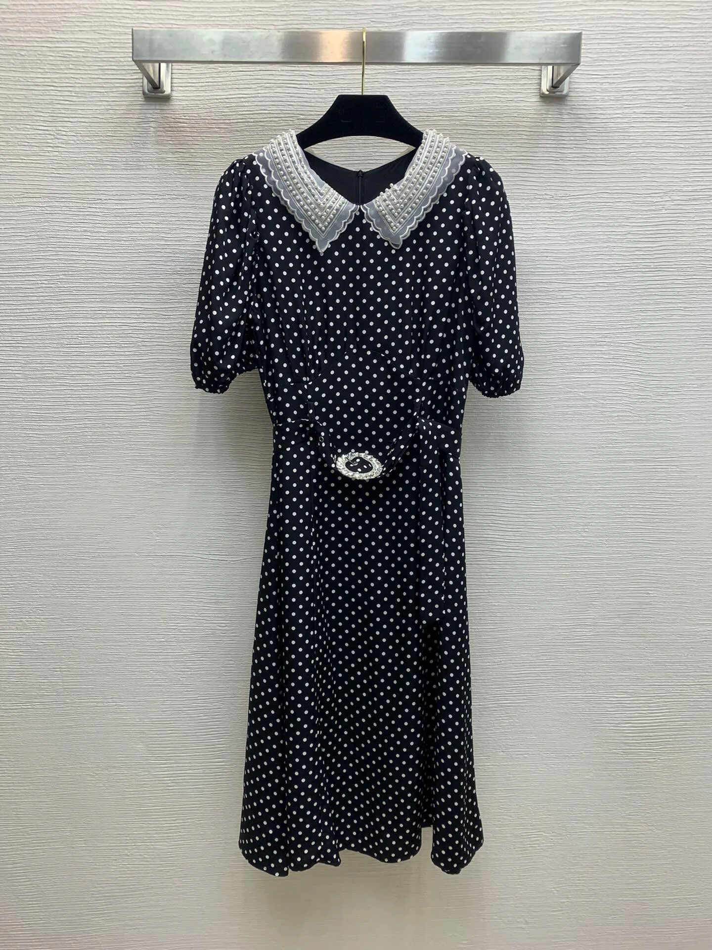 High Quality Spring and Summer New Women Heavy Industry Pearl Bead Embroidery Lapel Printed Puff Sleeve Diamond Belt Dress
High Quality Spring and Summer New Women Heavy Industry Pearl Bead Embroidery Lapel Printed Puff Sleeve Diamond Belt Dress