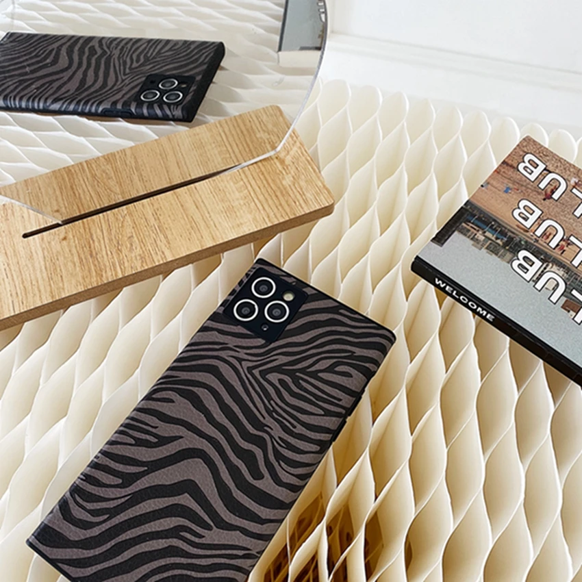 Cool Leather Zebra Pattern PU Holster Phone Case For iPhone 11 Promax 12promax X Xsmax 10 XR 7 8plus Vintage Funda Capa Etui 11
Cool Leather Zebra Pattern PU Holster Phone Case For iPhone 11 Promax 12promax X Xsmax 10 XR 7 8plus Vintage Funda Capa Etui 11