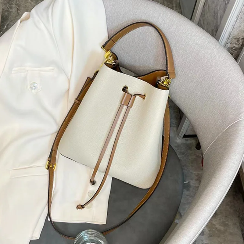 2020 new classic simple drawstring bucket bag cowhide women's bag cross one shoulder commuter handbag large capacity bag
2020 new classic simple drawstring bucket bag cowhide women's bag cross one shoulder commuter handbag large capacity bag