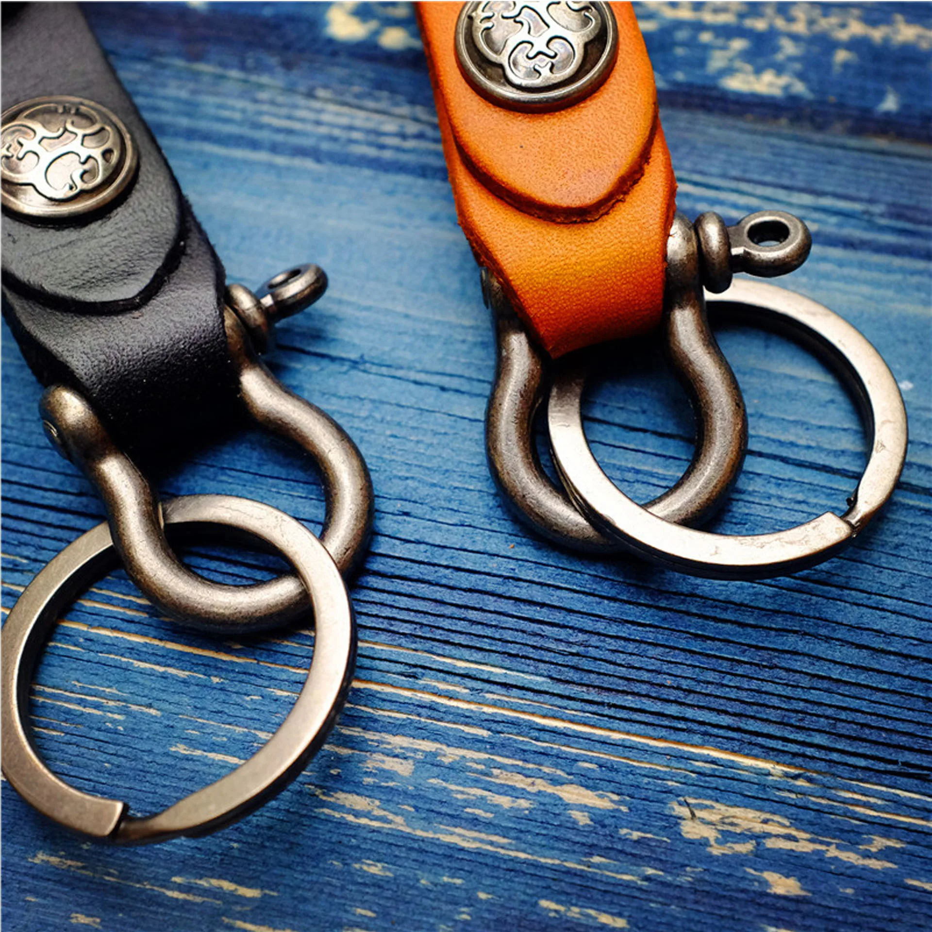 Men's Handmade Cowhide Car Keychain Retro Alloy Leather Horseshoe Buckle Men's Original Gift Keychain Boyfriend Gift Ideas 
Men's Handmade Cowhide Car Keychain Retro Alloy Leather Horseshoe Buckle Men's Original Gift Keychain Boyfriend Gift Ideas