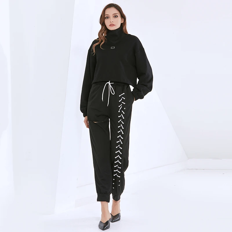 TWOTWINSTYLE Black Patchwork Short Sweatshirt For Women Turtleneck Long Sleeve Casual Basic Sweatshirts Female 2020 Autumn New
TWOTWINSTYLE Black Patchwork Short Sweatshirt For Women Turtleneck Long Sleeve Casual Basic Sweatshirts Female 2020 Autumn New