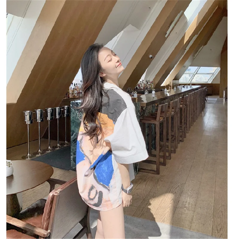 Summer new printed short-sleeved loose white shirt ins wind retro Hong Kong style design niche tops women
Summer new printed short-sleeved loose white shirt ins wind retro Hong Kong style design niche tops women