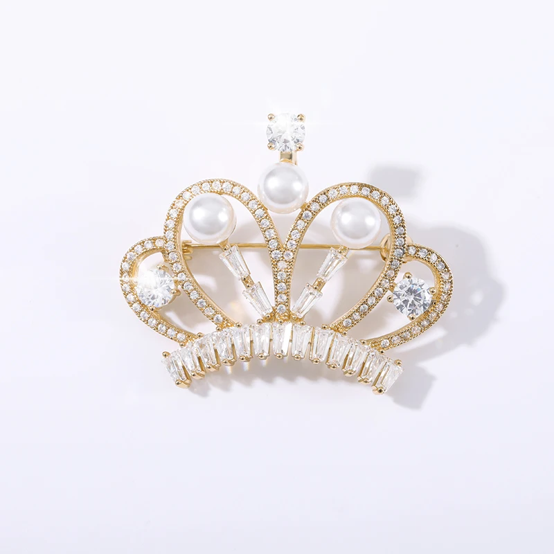 Crown Brooch Inlaid Crystal Zircon Glass Luxury Atmosphere Clothing Apparel Men and Women Pins Copper Temperament Gifts
Crown Brooch Inlaid Crystal Zircon Glass Luxury Atmosphere Clothing Apparel Men and Women Pins Copper Temperament Gifts