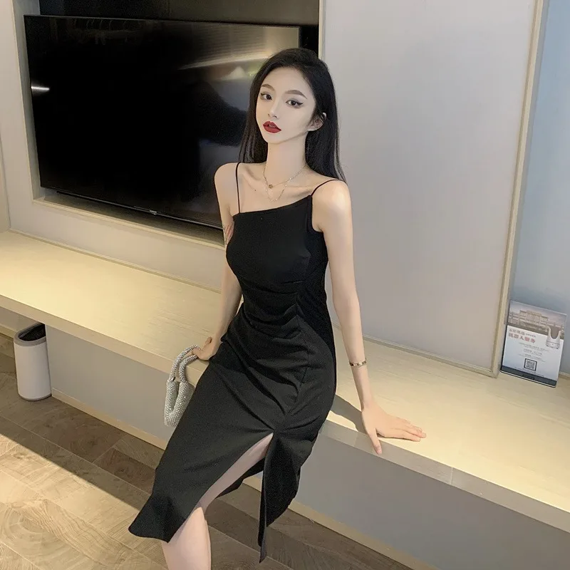 2021 summer new Korean temperament sexy irregular split suspender small black skirt women's dress
2021 summer new Korean temperament sexy irregular split suspender small black skirt women's dress