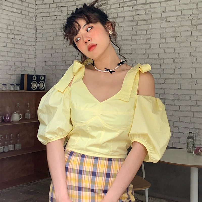 White Off-Shoulder Crop Tops Women's Lace-Up Puff Sleeve T-Shirts Tops Elegant Vintage V-Neck T-Tops Elegant Tees Top Femme
White Off-Shoulder Crop Tops Women's Lace-Up Puff Sleeve T-Shirts Tops Elegant Vintage V-Neck T-Tops Elegant Tees Top Femme