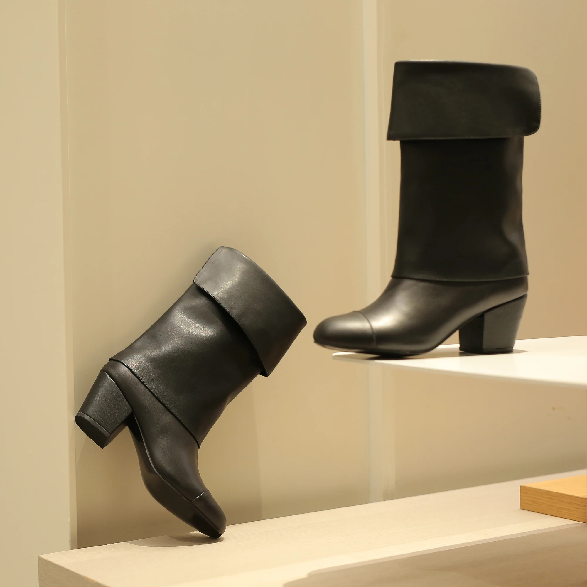 2021 European American Autumn New Versatile Thick High Heel Round Toe High-top Fashion Boots Platform Natural Leather Black Shoe
2021 European American Autumn New Versatile Thick High Heel Round Toe High-top Fashion Boots Platform Natural Leather Black Shoe