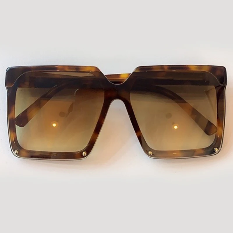 Солнцезащитные очки в винтажном стиле UV400 для мужчин и женщин
Солнцезащитные очки в винтажном стиле UV400 для мужчин и женщин