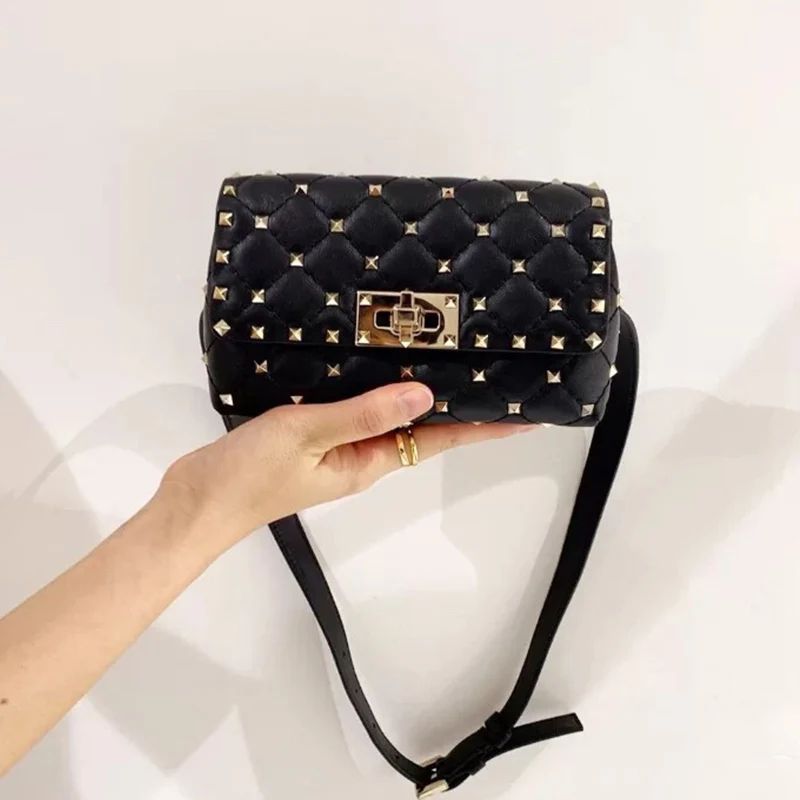 Retro heavy industry luxury golden rivets sheepskin cross buckle waist bag fashionable small square bag all-match female bag
Retro heavy industry luxury golden rivets sheepskin cross buckle waist bag fashionable small square bag all-match female bag