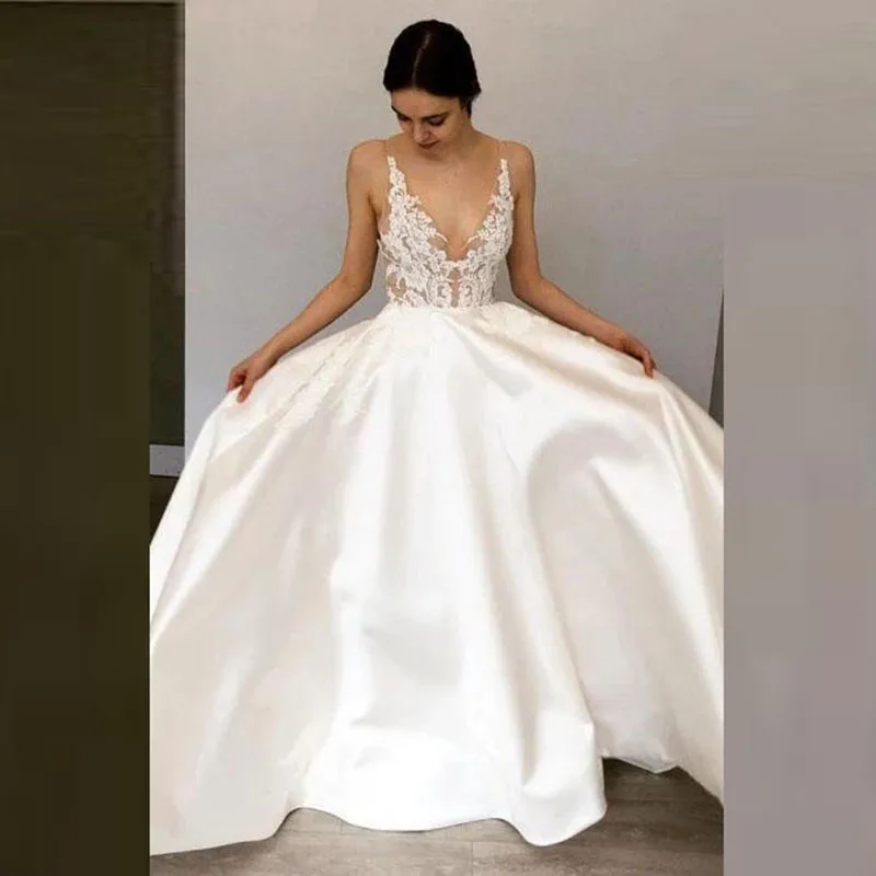 FOLOBE Lace Satin Bridal Wedding Dress Sleeveless Applique Low Waist V-neck Thin Shoulder Strap Elegant and Sexy Wedding Gowns
FOLOBE Lace Satin Bridal Wedding Dress Sleeveless Applique Low Waist V-neck Thin Shoulder Strap Elegant and Sexy Wedding Gowns