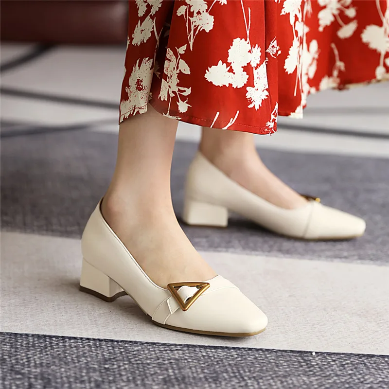 MEMUNIA 2021 Large Size 43 Pumps Women Shoes Metal Decoration Buckle Comfortable Single Shoes Thick Heels Casual Shoes Woman
MEMUNIA 2021 Large Size 43 Pumps Women Shoes Metal Decoration Buckle Comfortable Single Shoes Thick Heels Casual Shoes Woman