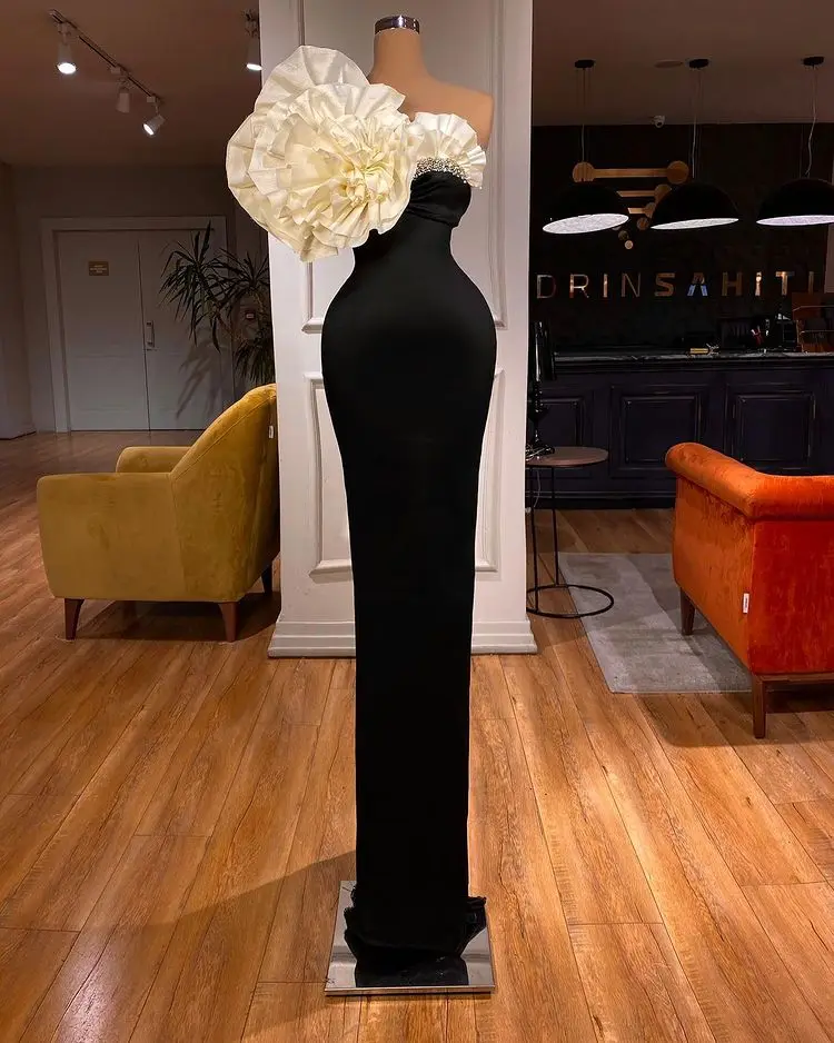 White and Black Mermaid Evening Dresses Beaded One Shoulder Sleeveness Prom Dress Custom Made Party Gowns
White and Black Mermaid Evening Dresses Beaded One Shoulder Sleeveness Prom Dress Custom Made Party Gowns