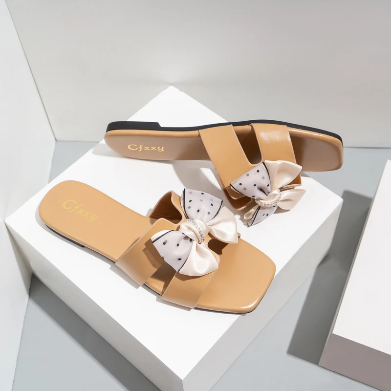 New Summer Fashion Women Sandals Shoes Ladies Crystal Bow Sandals Slipper Indoor Outdoor Flip-flops Beach Shoes Female Slippers
New Summer Fashion Women Sandals Shoes Ladies Crystal Bow Sandals Slipper Indoor Outdoor Flip-flops Beach Shoes Female Slippers