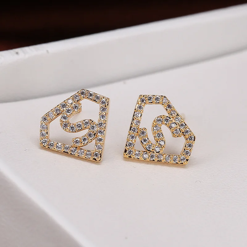 DE265 Fashion Street Snap Delicacy 4A Zircon Lettered S Geometry Earrings GIRL'S Gift Party WOMEN'S Jewelry Earrings 2021
DE265 Fashion Street Snap Delicacy 4A Zircon Lettered S Geometry Earrings GIRL'S Gift Party WOMEN'S Jewelry Earrings 2021