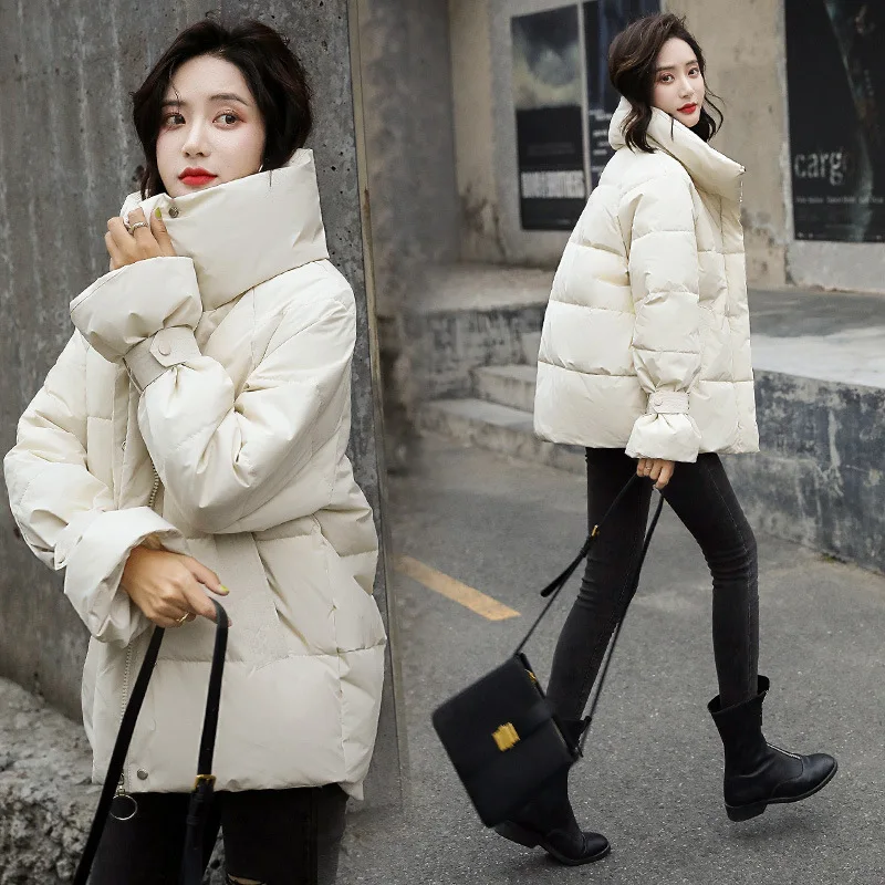 Winter Women's Down Jacket Fashion Warmth Loose Stand-up Collar White Duck Down Jacket Women Outdoor Leisure Short Cotton Jacket
Winter Women's Down Jacket Fashion Warmth Loose Stand-up Collar White Duck Down Jacket Women Outdoor Leisure Short Cotton Jacket
