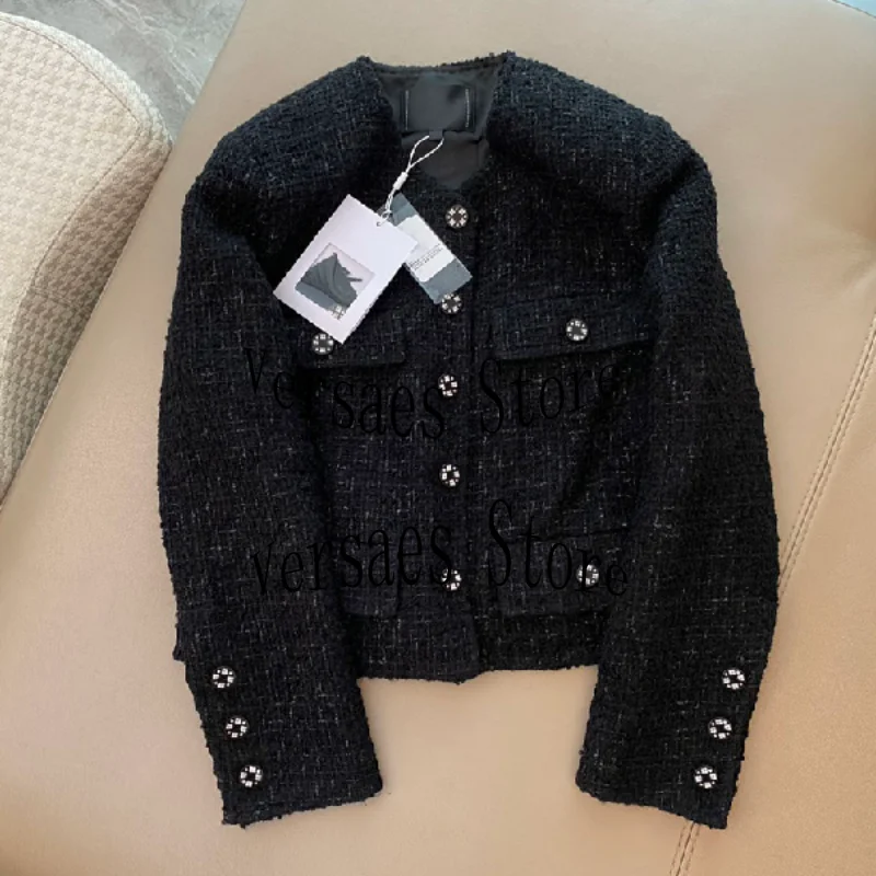 2021 luxury design autumn and winter new elegant fashion coat woven wool Lapel four pocket metal buckle versatile coat women 
2021 luxury design autumn and winter new elegant fashion coat woven wool Lapel four pocket metal buckle versatile coat women